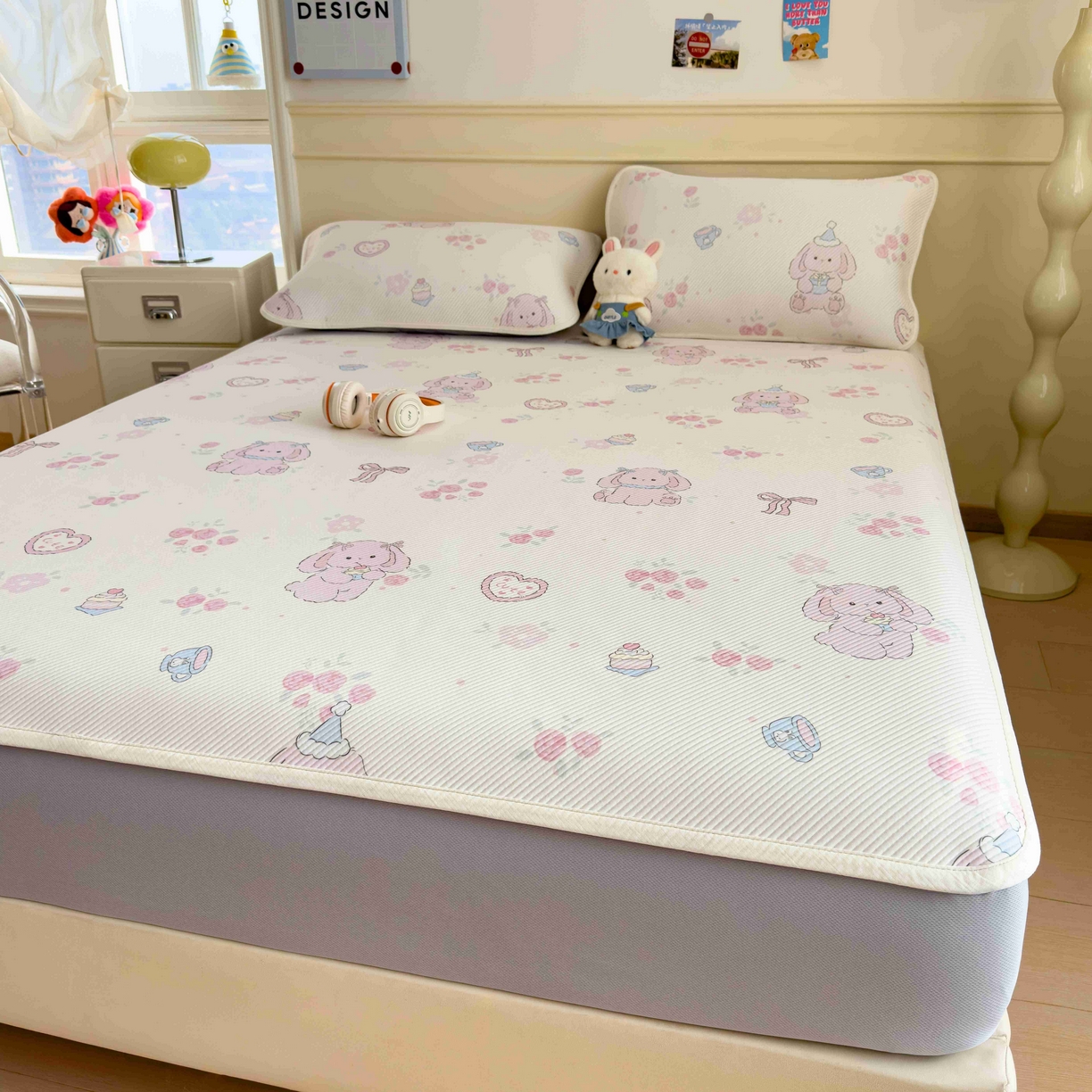 91家纺网 家纺一手货源 找家纺 孩子王家纺 2026春夏新款豆豆席卡通凉感值过0.21可机洗夏天学生宿舍单人空调软席凉席席子 爱心兔 床笠款