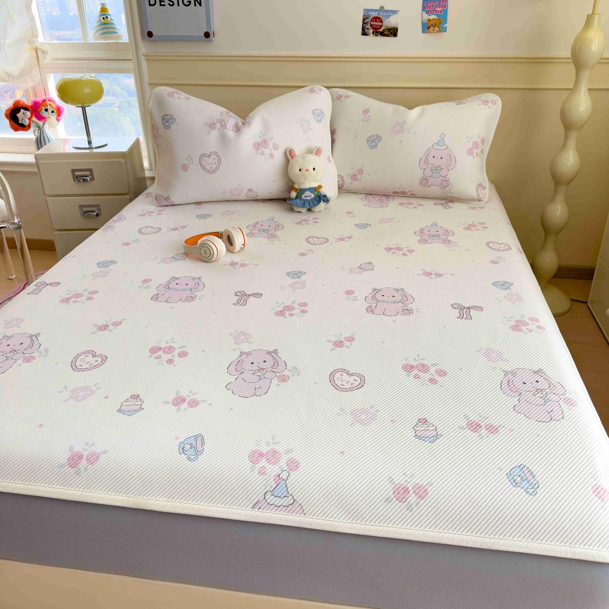 91家纺网 家纺一手货源 找家纺 孩子王家纺 2026春夏新款豆豆席卡通凉感值过0.21可机洗夏天学生宿舍单人空调软席凉席席子 爱心兔 床笠款