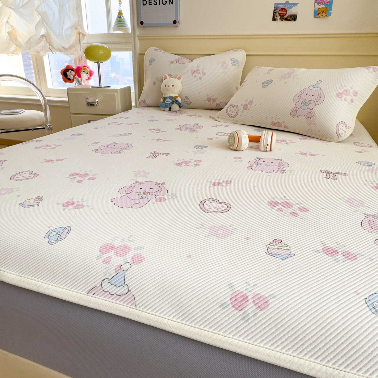 91家纺网 家纺一手货源 找家纺 孩子王家纺 2026春夏新款豆豆席卡通凉感值过0.21可机洗夏天学生宿舍单人空调软席凉席席子 爱心兔 床笠款