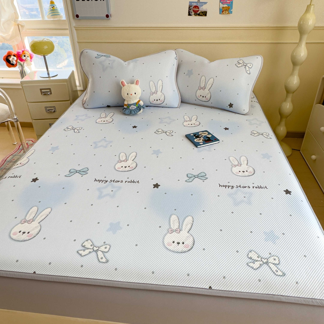 91家纺网 家纺一手货源 找家纺 孩子王家纺 2026春夏新款豆豆席卡通凉感值过0.21可机洗夏天学生宿舍单人空调软席凉席席子 波点星星兔 床笠款