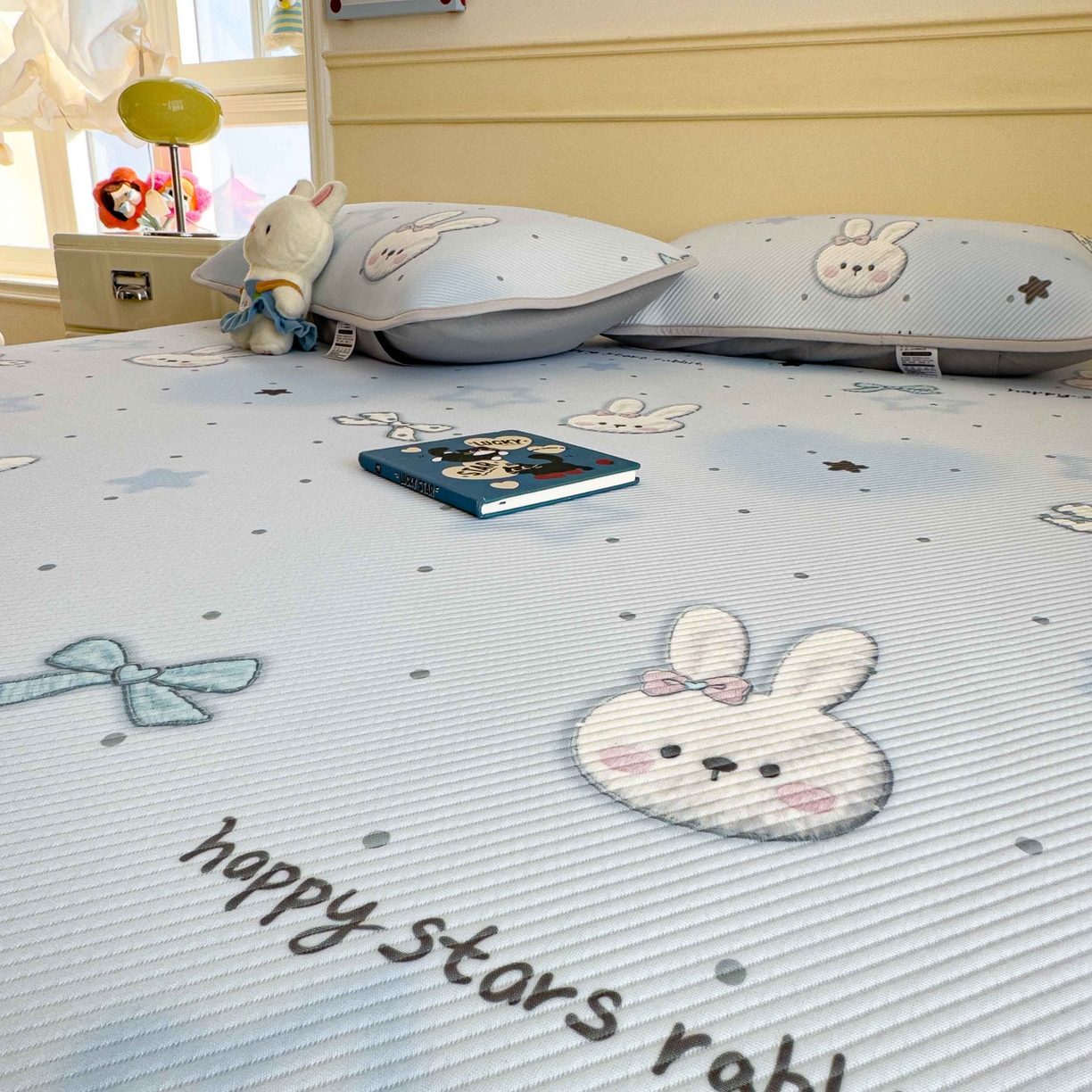 91家纺网 家纺一手货源 找家纺 孩子王家纺 2026春夏新款豆豆席卡通凉感值过0.21可机洗夏天学生宿舍单人空调软席凉席席子 波点星星兔 床笠款