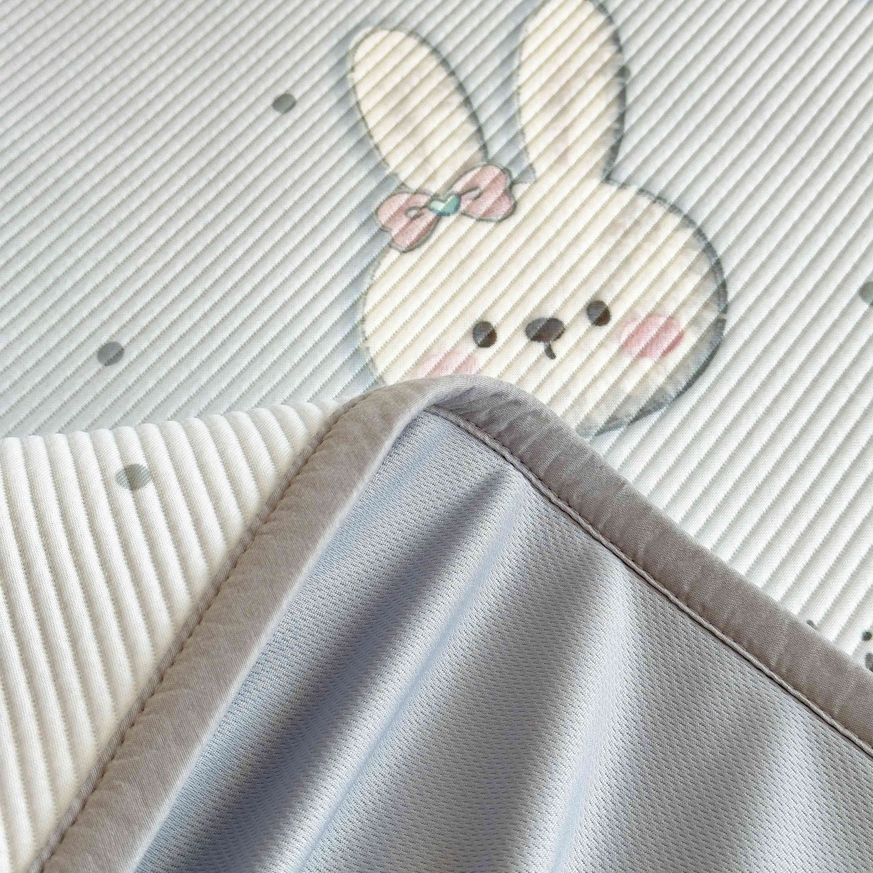 91家纺网 家纺一手货源 找家纺 孩子王家纺 2026春夏新款豆豆席卡通凉感值过0.21可机洗夏天学生宿舍单人空调软席凉席席子 波点星星兔 床笠款