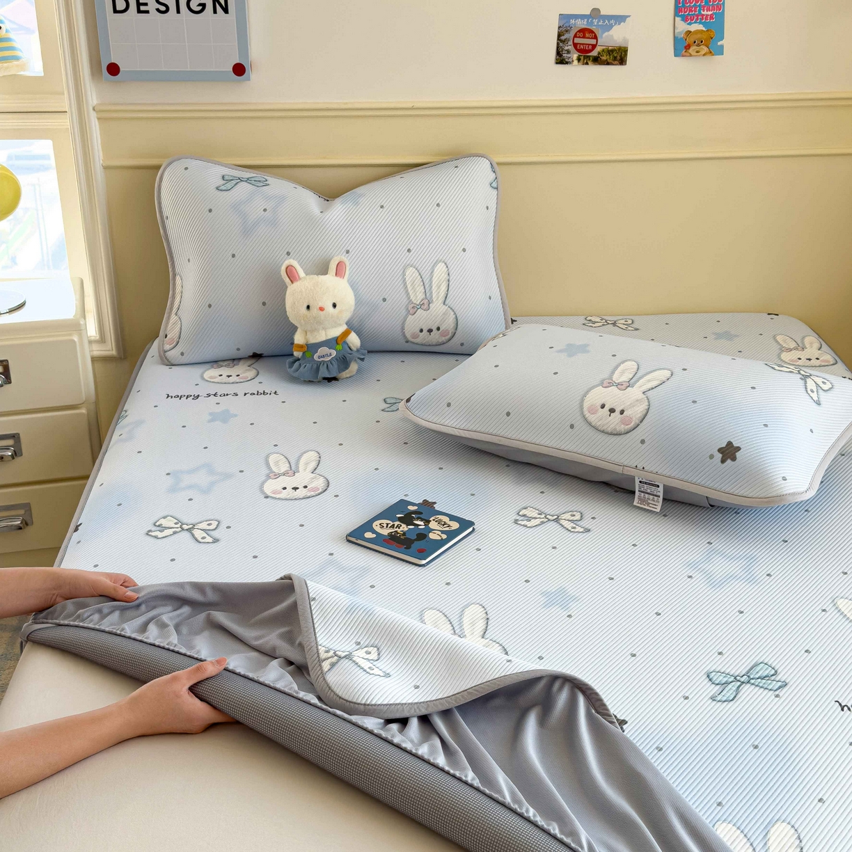 91家纺网 家纺一手货源 找家纺 孩子王家纺 2026春夏新款豆豆席卡通凉感值过0.21可机洗夏天学生宿舍单人空调软席凉席席子 波点星星兔 床笠款