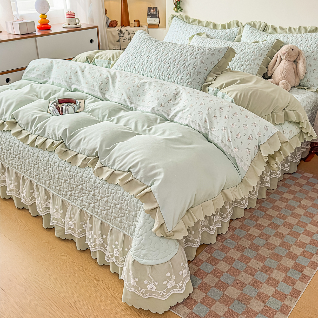 91家纺网 家纺一手货源 找家纺 雅眠居 2026新款直播爆款古法仿棉双层蕾丝花边床盖四件套 秘境-绿