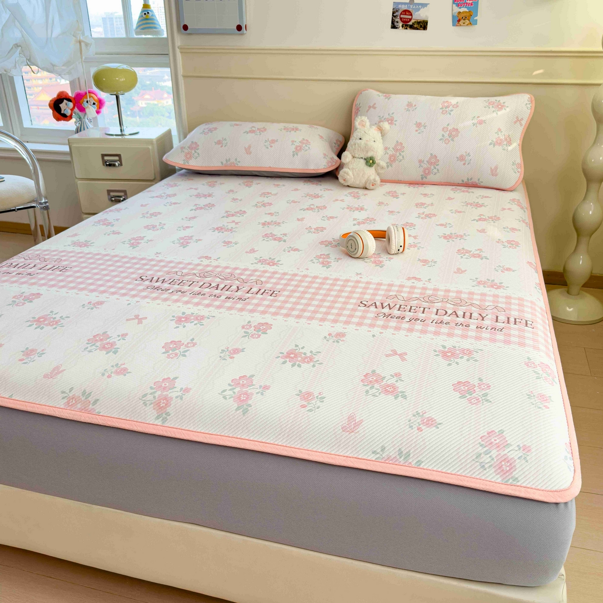 91家纺网 家纺一手货源 找家纺 孩子王家纺 2026春夏新款豆豆席卡通凉感值过0.21可机洗夏天学生宿舍单人空调软席凉席席子 粉色花海 床笠款