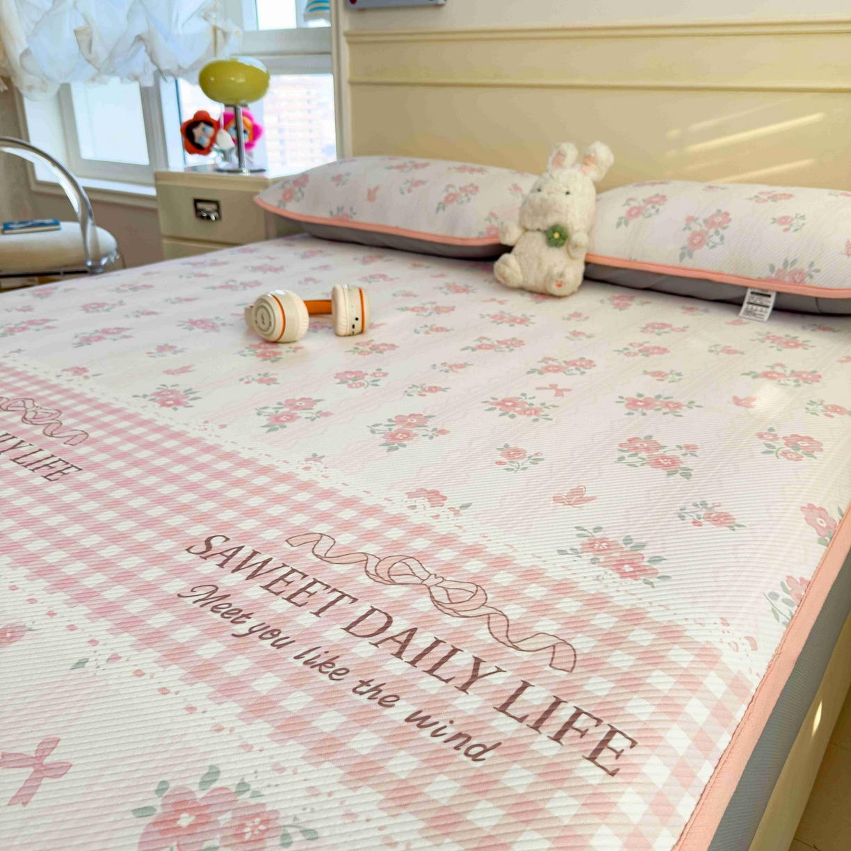 91家纺网 家纺一手货源 找家纺 孩子王家纺 2026春夏新款豆豆席卡通凉感值过0.21可机洗夏天学生宿舍单人空调软席凉席席子 粉色花海 床笠款