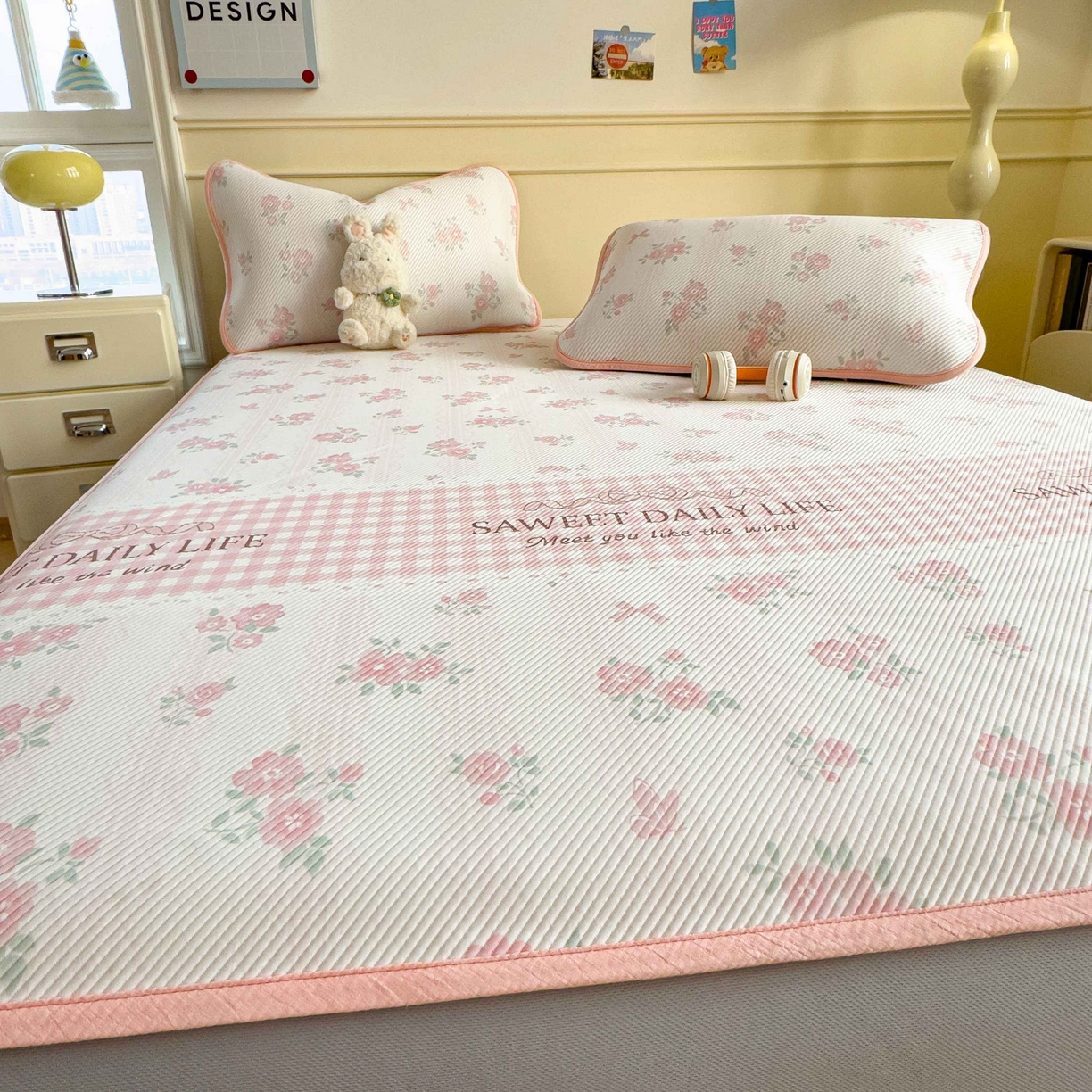 91家纺网 家纺一手货源 找家纺 孩子王家纺 2026春夏新款豆豆席卡通凉感值过0.21可机洗夏天学生宿舍单人空调软席凉席席子 粉色花海 床笠款