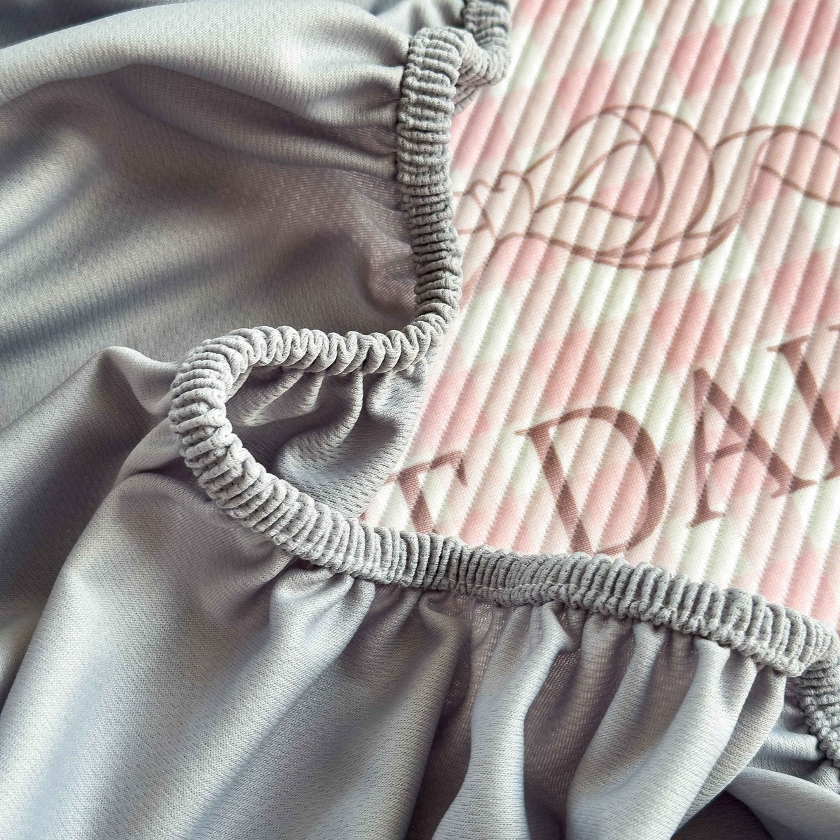 91家纺网 家纺一手货源 找家纺 孩子王家纺 2026春夏新款豆豆席卡通凉感值过0.21可机洗夏天学生宿舍单人空调软席凉席席子 粉色花海 床笠款