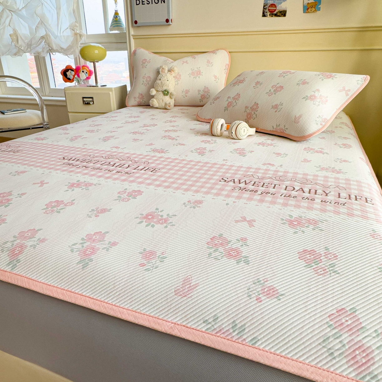 91家纺网 家纺一手货源 找家纺 孩子王家纺 2026春夏新款豆豆席卡通凉感值过0.21可机洗夏天学生宿舍单人空调软席凉席席子 粉色花海 床笠款