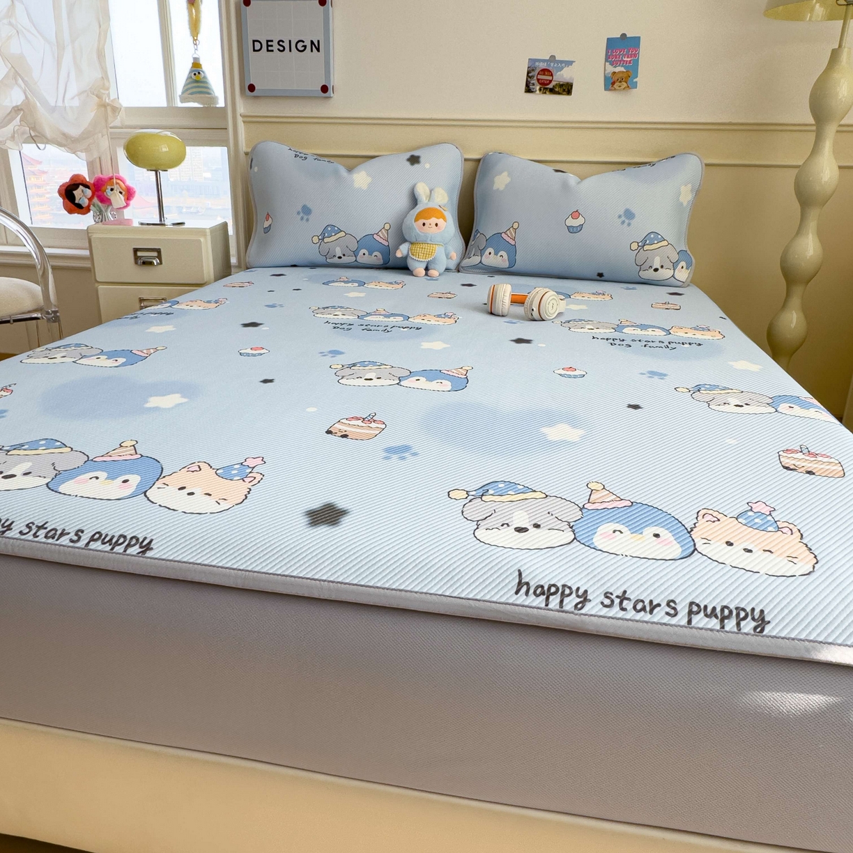 91家纺网 家纺一手货源 找家纺 孩子王家纺 2026春夏新款豆豆席卡通凉感值过0.21可机洗夏天学生宿舍单人空调软席凉席席子 开心一家 床笠款