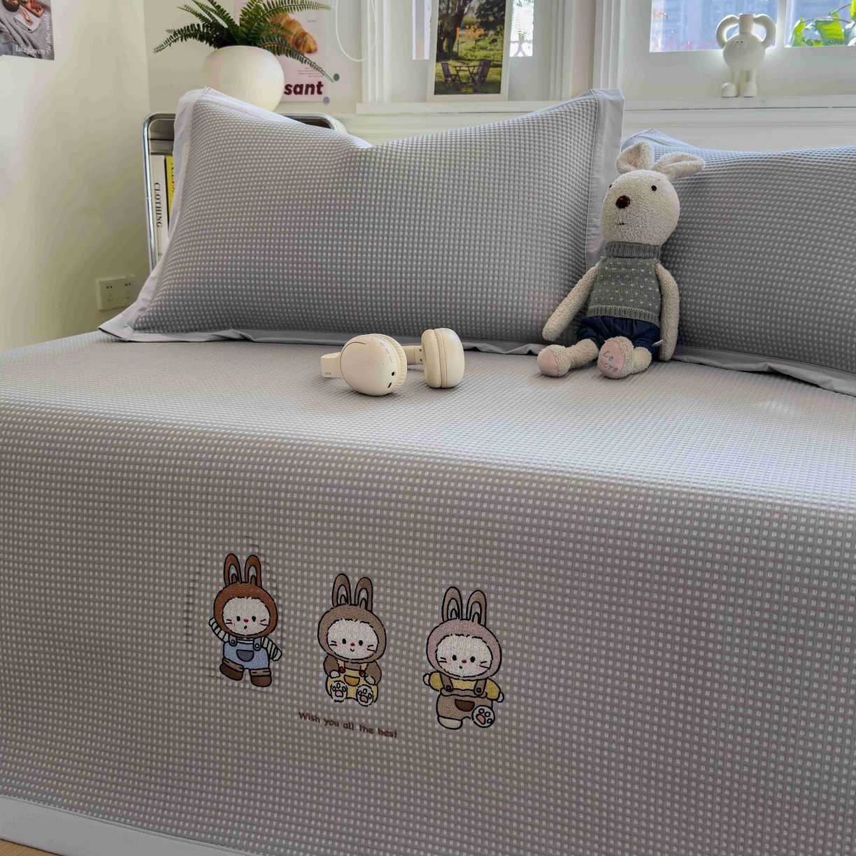 91家纺网 家纺一手货源 找家纺 孩子王家纺 2026春夏新款乙纶冰豆豆凉席凉感值过0.21冰丝席-华夫格绣花空调软席凉席席子 兔免星人 床单款