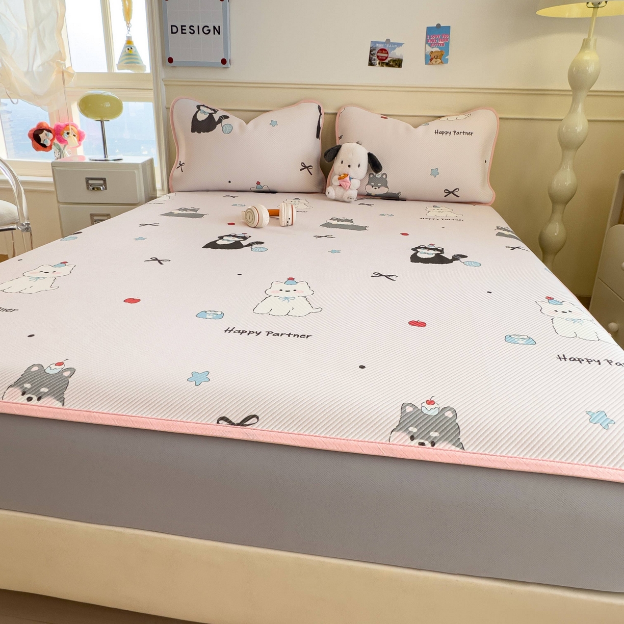 91家纺网 家纺一手货源 找家纺 孩子王家纺 2026春夏新款豆豆席卡通凉感值过0.21可机洗夏天学生宿舍单人空调软席凉席席子 快乐伙伴 床笠款