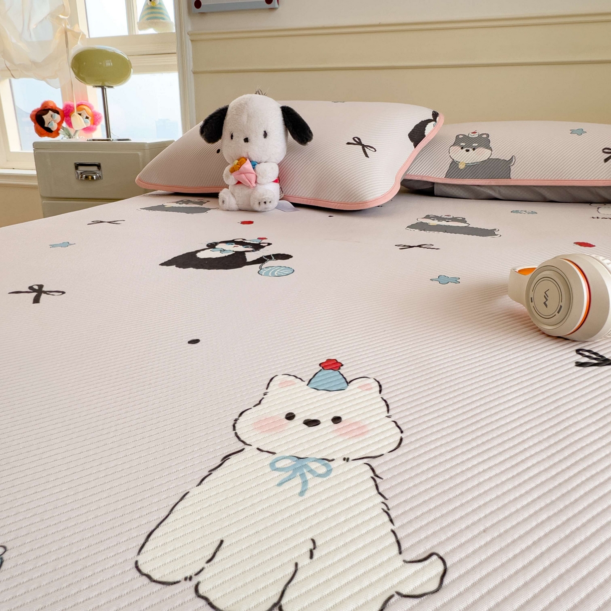 91家纺网 家纺一手货源 找家纺 孩子王家纺 2026春夏新款豆豆席卡通凉感值过0.21可机洗夏天学生宿舍单人空调软席凉席席子 快乐伙伴 床笠款