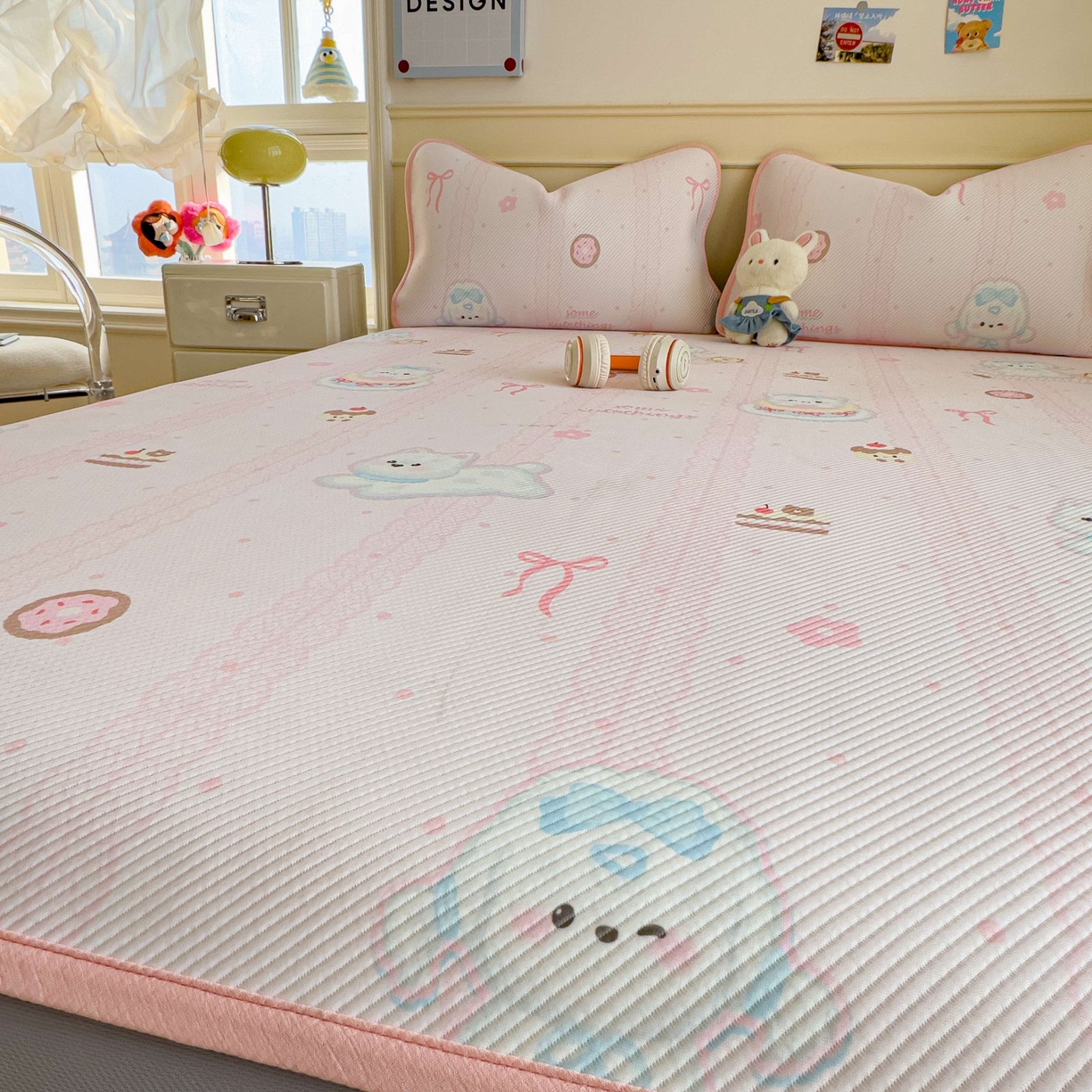 91家纺网 家纺一手货源 找家纺 孩子王家纺 2026春夏新款豆豆席卡通凉感值过0.21可机洗夏天学生宿舍单人空调软席凉席席子 萌萌皮皮狗 床笠款