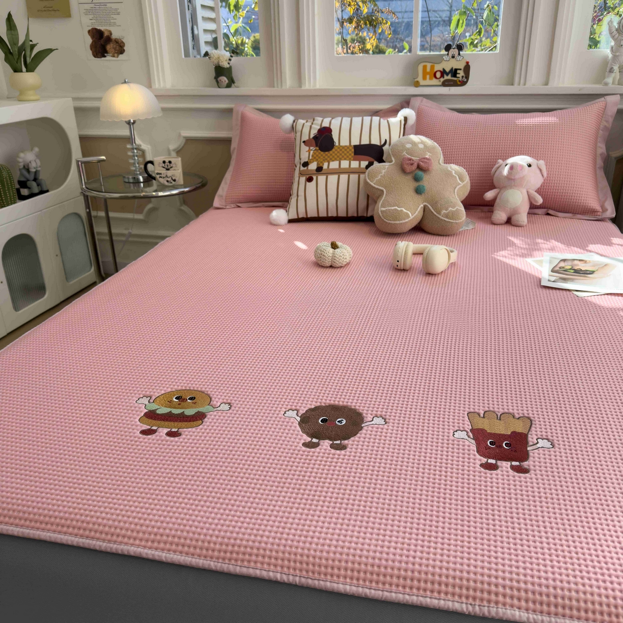 91家纺网 家纺一手货源 找家纺 孩子王家纺 2026春夏新款乙纶冰豆豆凉席凉感值过0.21冰丝席-华夫格绣花空调软席凉席席子 可可喵派 床笠款