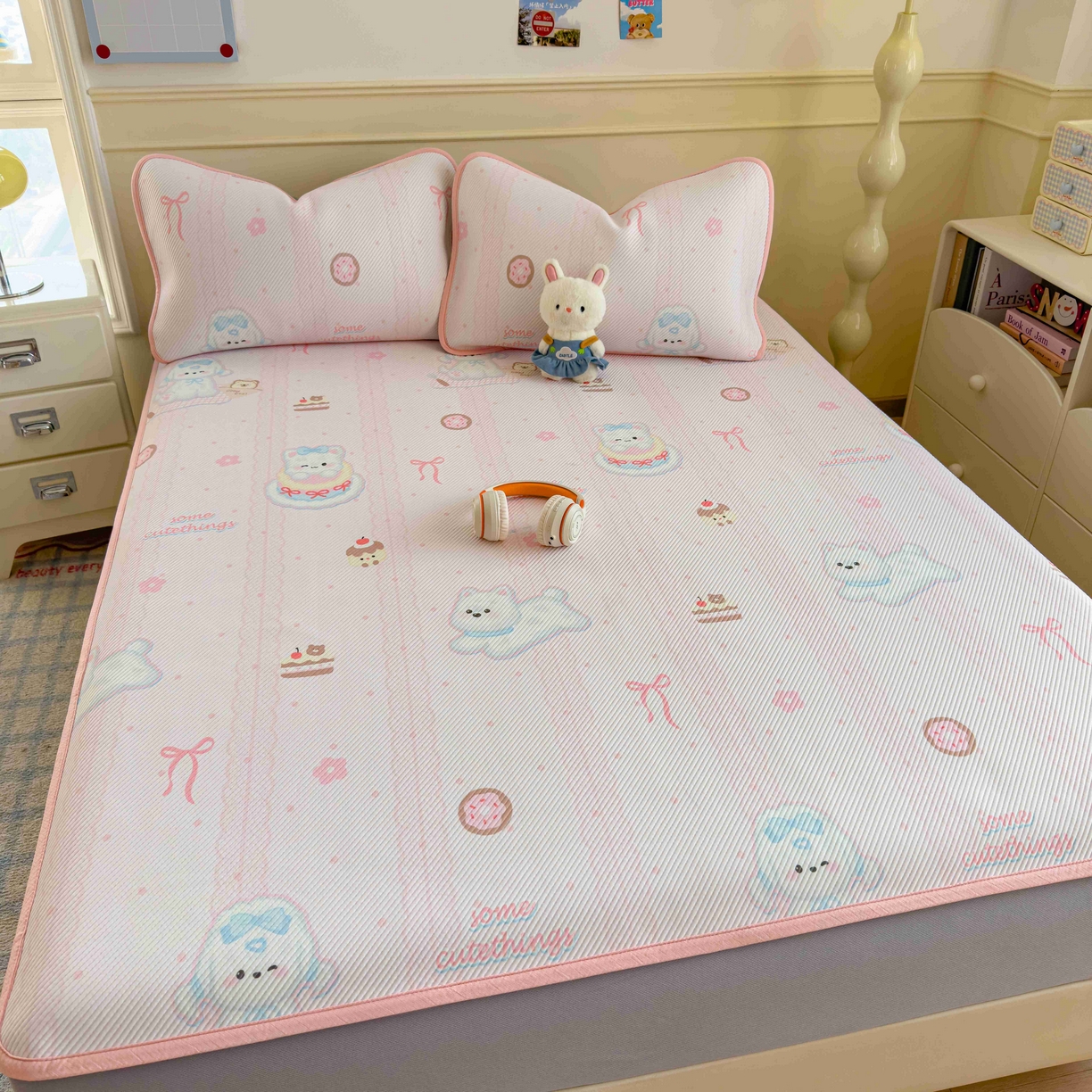 91家纺网 家纺一手货源 找家纺 孩子王家纺 2026春夏新款豆豆席卡通凉感值过0.21可机洗夏天学生宿舍单人空调软席凉席席子 萌萌皮皮狗 床笠款