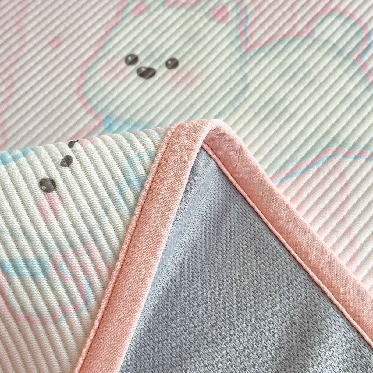 91家纺网 家纺一手货源 找家纺 孩子王家纺 2026春夏新款豆豆席卡通凉感值过0.21可机洗夏天学生宿舍单人空调软席凉席席子 萌萌皮皮狗 床笠款