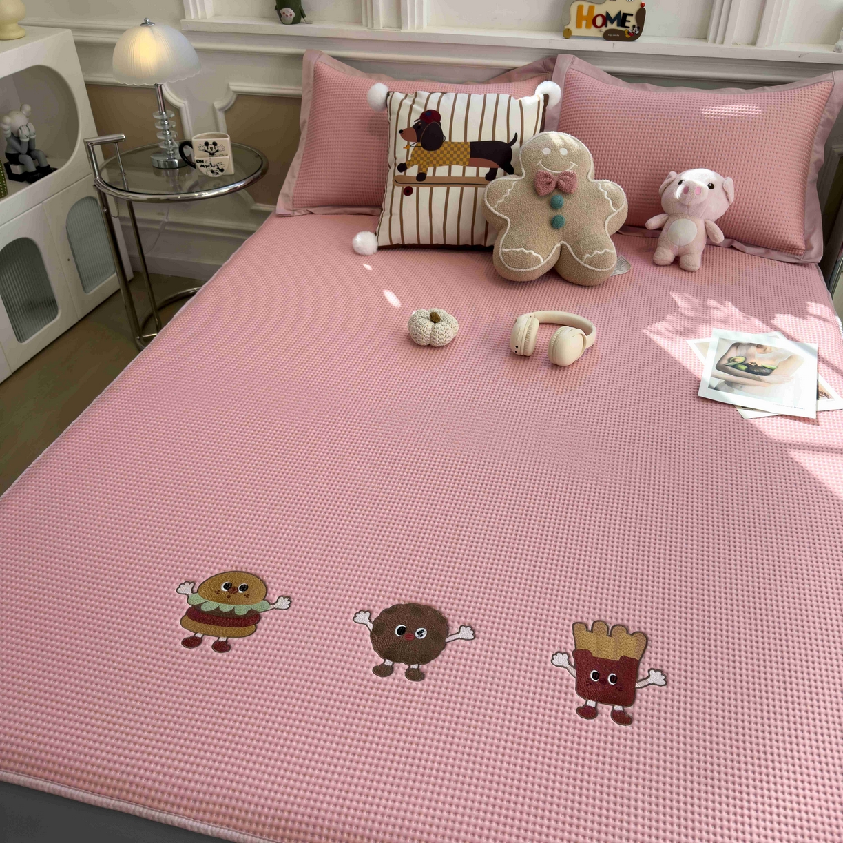 91家纺网 家纺一手货源 找家纺 孩子王家纺 2026春夏新款乙纶冰豆豆凉席凉感值过0.21冰丝席-华夫格绣花空调软席凉席席子 可可喵派 床笠款