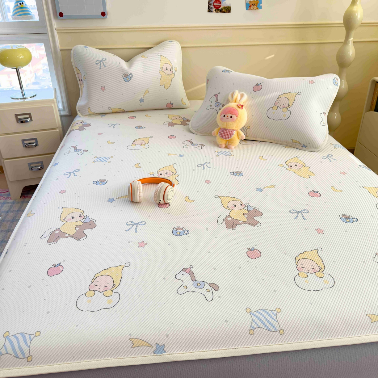 91家纺网 家纺一手货源 找家纺 孩子王家纺 2026春夏新款豆豆席卡通凉感值过0.21可机洗夏天学生宿舍单人空调软席凉席席子 魔力星 床笠款