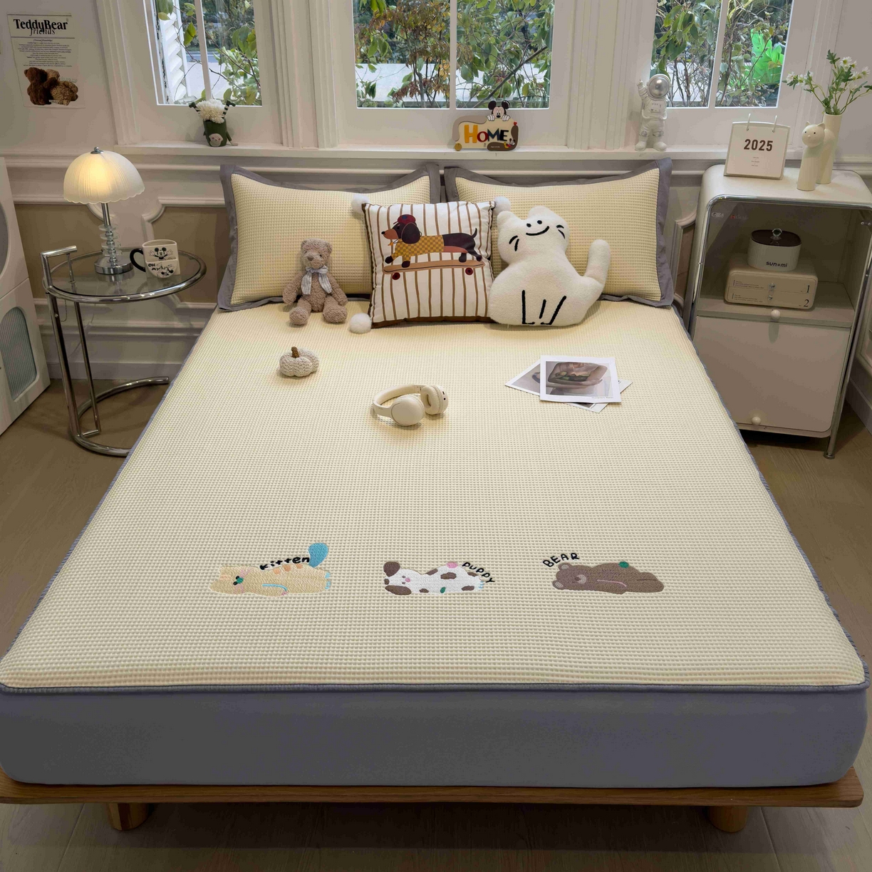 91家纺网 家纺一手货源 找家纺 孩子王家纺 2026春夏新款乙纶冰豆豆凉席凉感值过0.21冰丝席-华夫格绣花空调软席凉席席子 懒懒小憩 床笠款