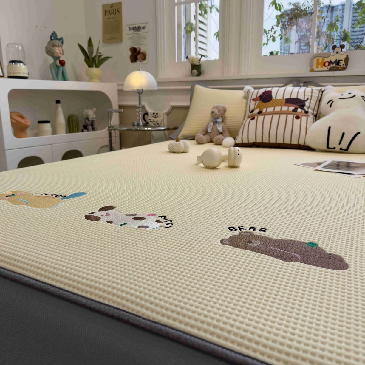 91家纺网 家纺一手货源 找家纺 孩子王家纺 2026春夏新款乙纶冰豆豆凉席凉感值过0.21冰丝席-华夫格绣花空调软席凉席席子 懒懒小憩 床笠款