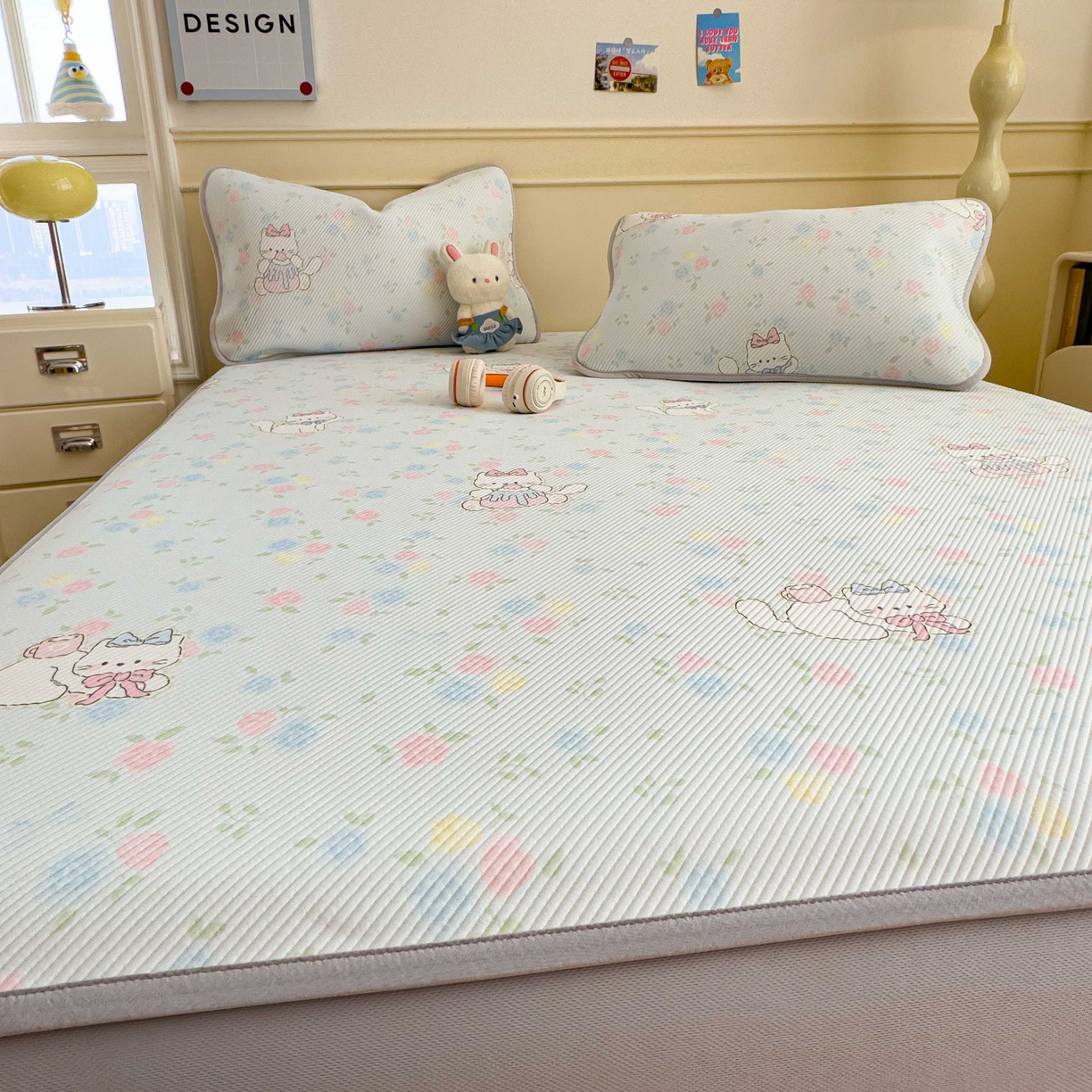 91家纺网 家纺一手货源 找家纺 孩子王家纺 2026春夏新款豆豆席卡通凉感值过0.21可机洗夏天学生宿舍单人空调软席凉席席子 奶茶布丁 床笠款