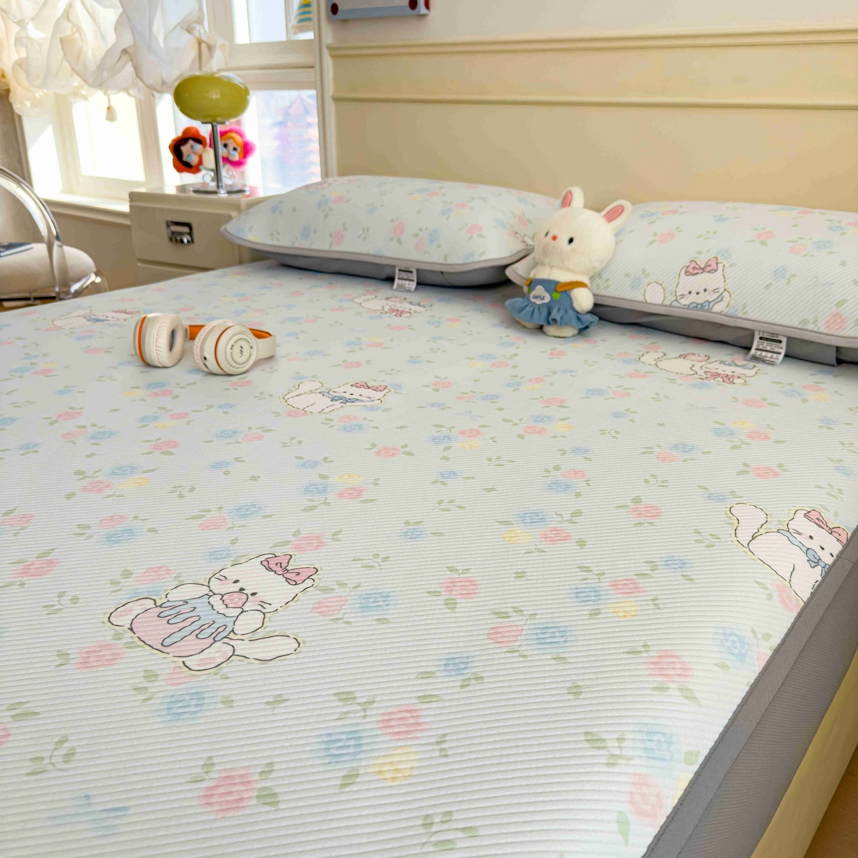 91家纺网 家纺一手货源 找家纺 孩子王家纺 2026春夏新款豆豆席卡通凉感值过0.21可机洗夏天学生宿舍单人空调软席凉席席子 奶茶布丁 床笠款