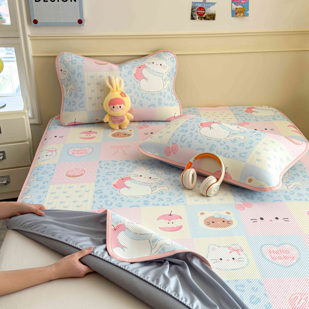 91家纺网 家纺一手货源 找家纺 孩子王家纺 2026春夏新款豆豆席卡通凉感值过0.21可机洗夏天学生宿舍单人空调软席凉席席子 曲奇蒂 床笠款