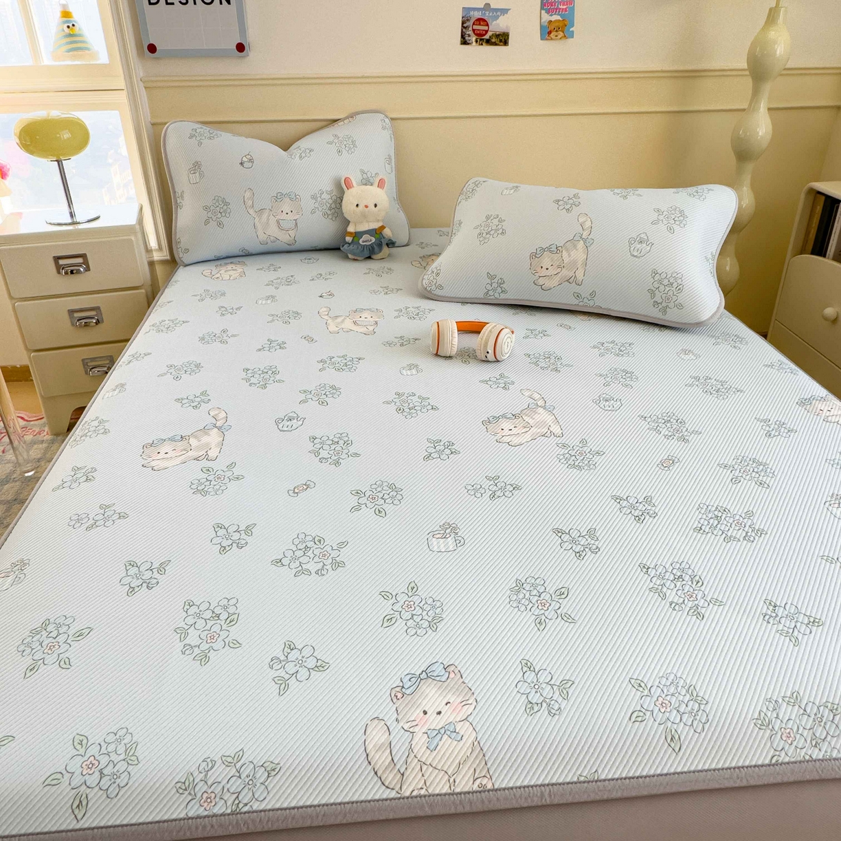 91家纺网 家纺一手货源 找家纺 孩子王家纺 2026春夏新款豆豆席卡通凉感值过0.21可机洗夏天学生宿舍单人空调软席凉席席子 小花猫 床笠款