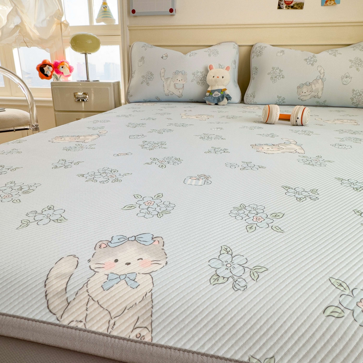 91家纺网 家纺一手货源 找家纺 孩子王家纺 2026春夏新款豆豆席卡通凉感值过0.21可机洗夏天学生宿舍单人空调软席凉席席子 小花猫 床笠款