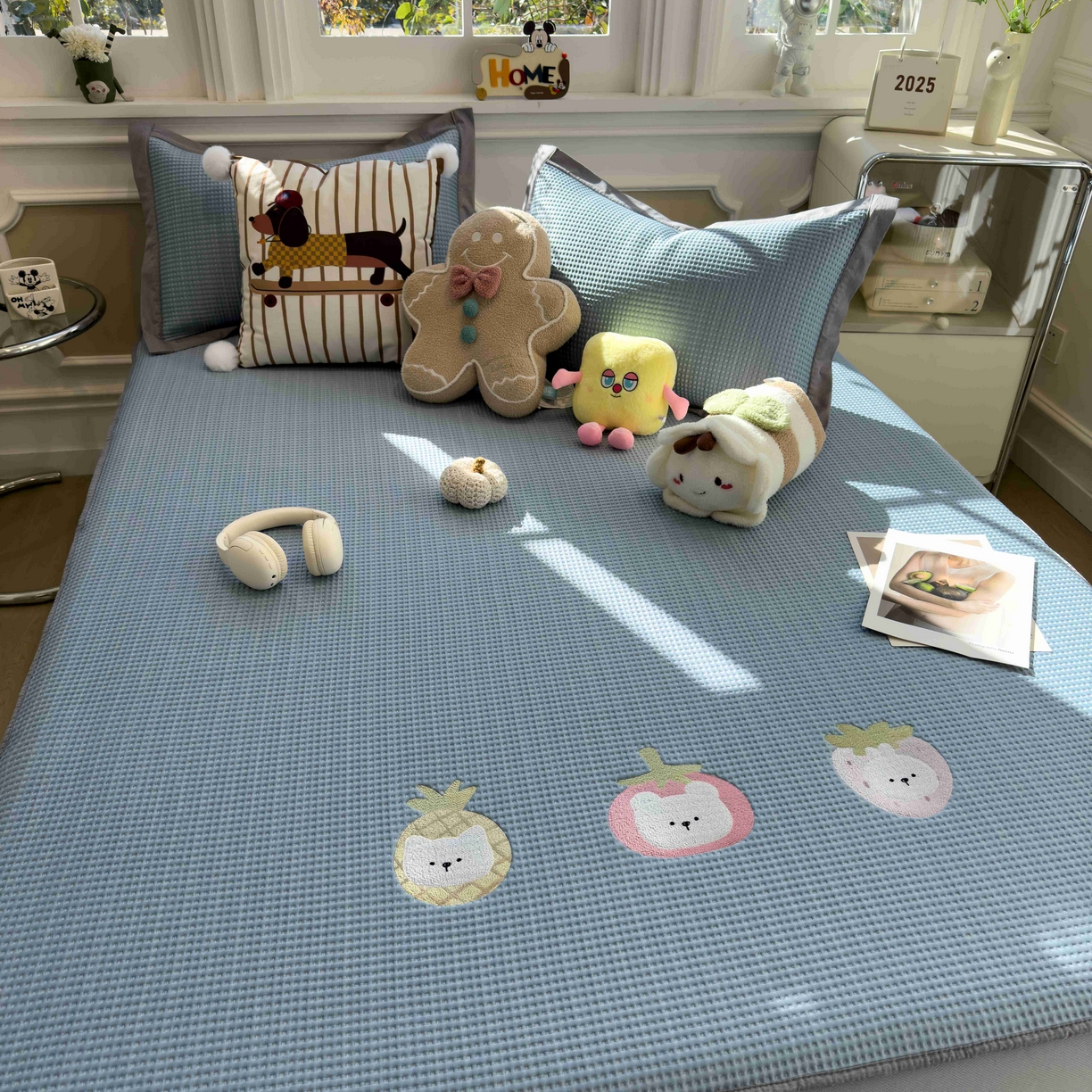 91家纺网 家纺一手货源 找家纺 孩子王家纺 2026春夏新款乙纶冰豆豆凉席凉感值过0.21冰丝席-华夫格绣花空调软席凉席席子 奶冻喵-蓝 床笠款