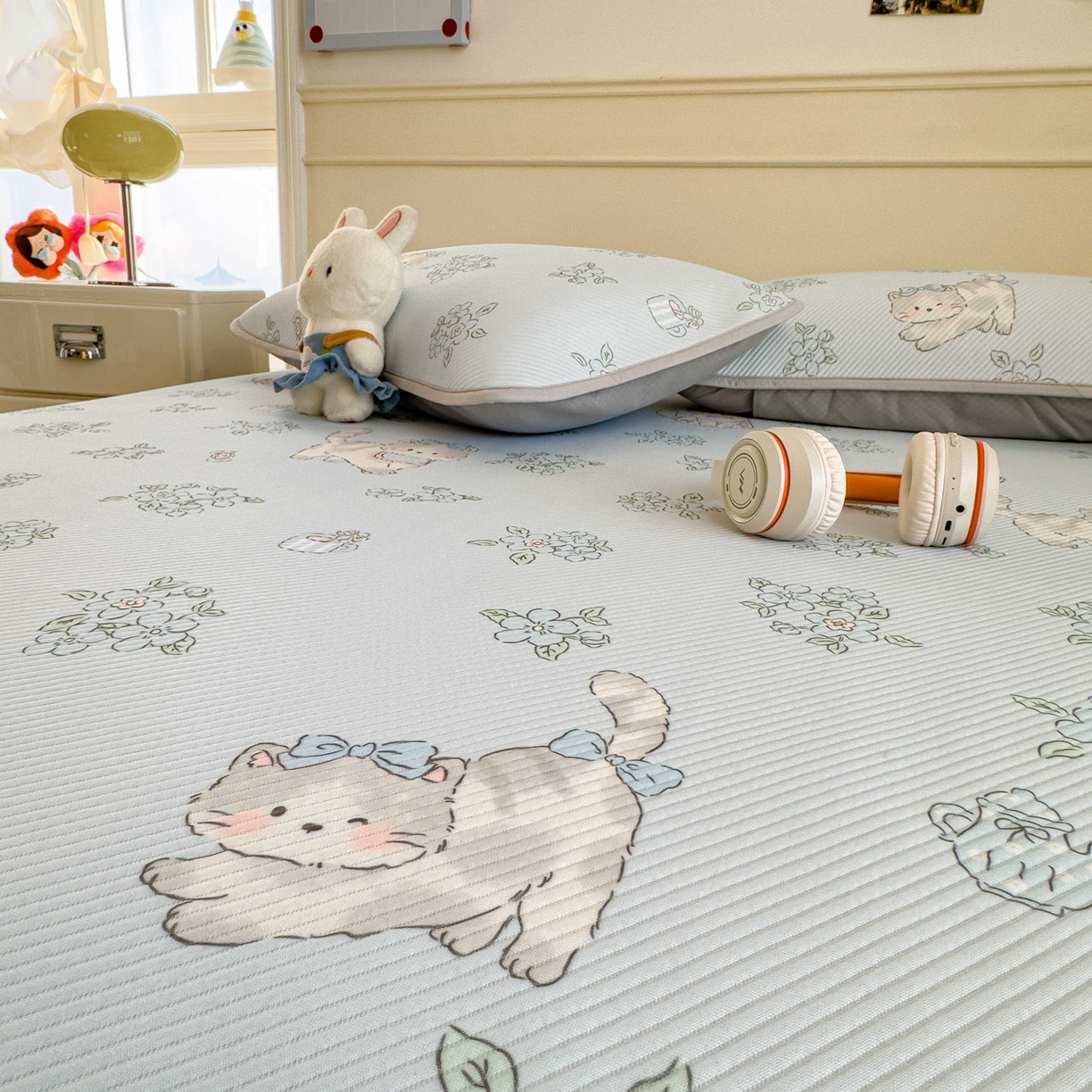 91家纺网 家纺一手货源 找家纺 孩子王家纺 2026春夏新款豆豆席卡通凉感值过0.21可机洗夏天学生宿舍单人空调软席凉席席子 小花猫 床笠款