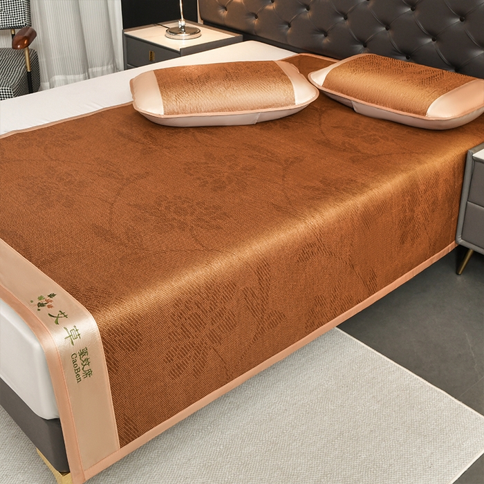 91家纺网 家纺一手货源 找家纺 步步高席业 2026新款电商直播热款艾草刺绣宽边款凉席藤席透气凉席 水中花