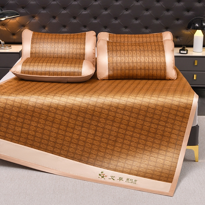 91家纺网 家纺一手货源 找家纺 步步高席业 2026新款电商直播热款艾草刺绣宽边款凉席藤席透气凉席 罗马格子