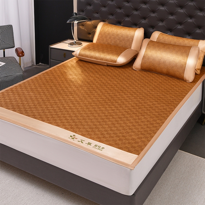 91家纺网 家纺一手货源 找家纺 步步高席业 2026新款电商直播热款艾草刺绣宽边款凉席藤席透气凉席 经典格