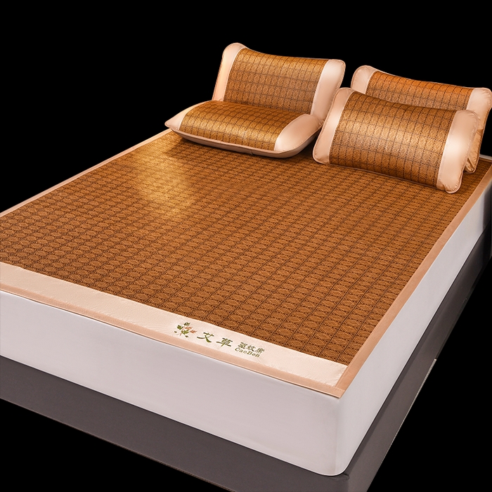 91家纺网 家纺一手货源 找家纺 步步高席业 2026新款电商直播热款艾草刺绣宽边款凉席藤席透气凉席 罗马格子