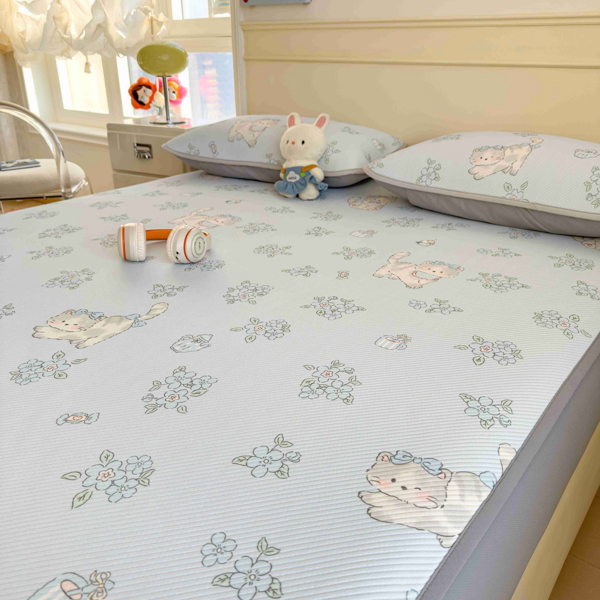 91家纺网 家纺一手货源 找家纺 孩子王家纺 2026春夏新款豆豆席卡通凉感值过0.21可机洗夏天学生宿舍单人空调软席凉席席子 小花猫 床笠款