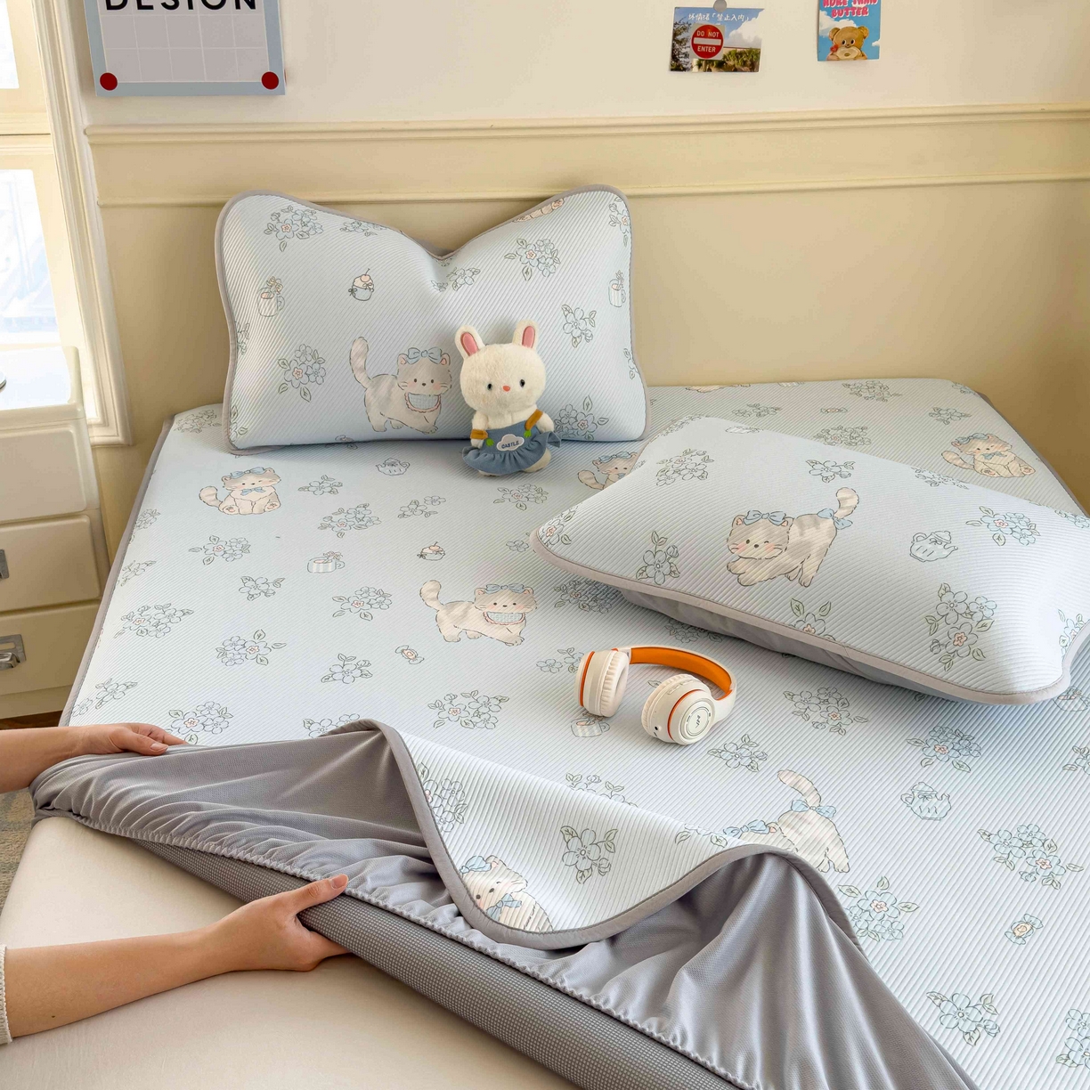 91家纺网 家纺一手货源 找家纺 孩子王家纺 2026春夏新款豆豆席卡通凉感值过0.21可机洗夏天学生宿舍单人空调软席凉席席子 小花猫 床笠款