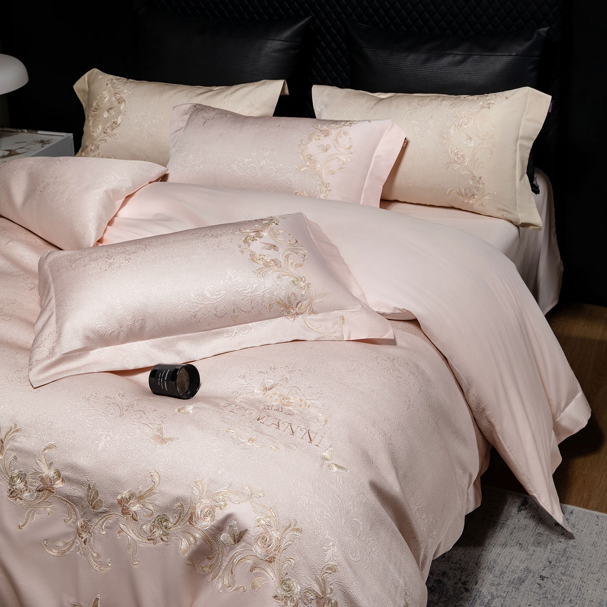 91家纺网 家纺一手货源 找家纺 乔利卡沃 2026高端新品A类100支长绒棉纯棉四件套100全棉厚织提花高档重工刺绣被套床单床笠床上用品-觅棠 觅棠-柔雪粉