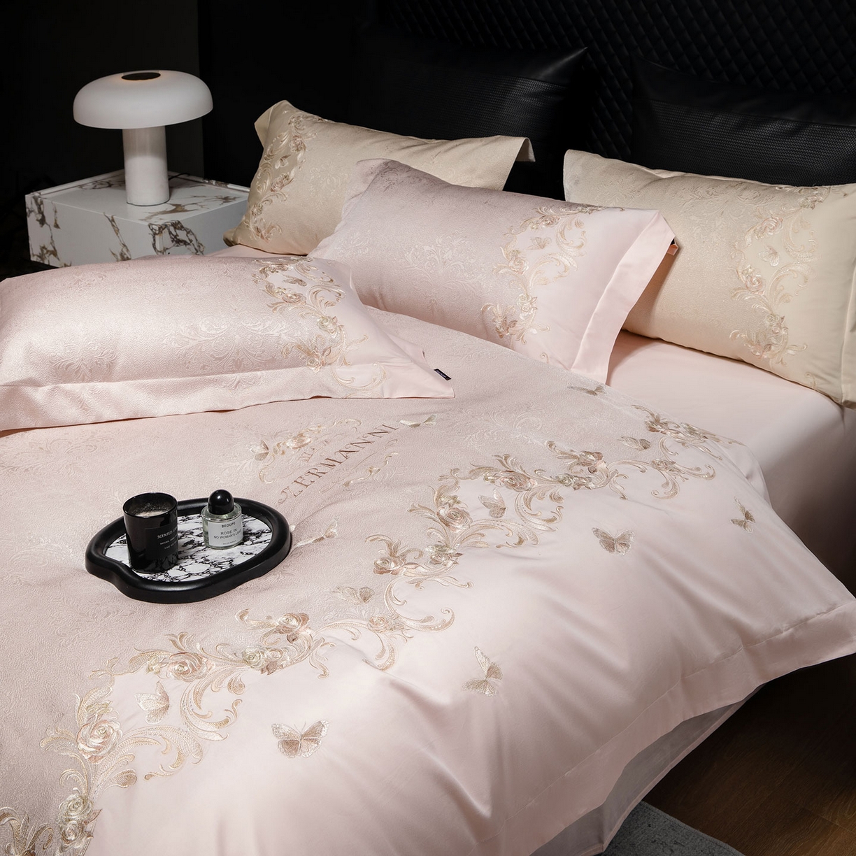 91家纺网 家纺一手货源 找家纺 乔利卡沃 2026高端新品A类100支长绒棉纯棉四件套100全棉厚织提花高档重工刺绣被套床单床笠床上用品-觅棠 觅棠-柔雪粉