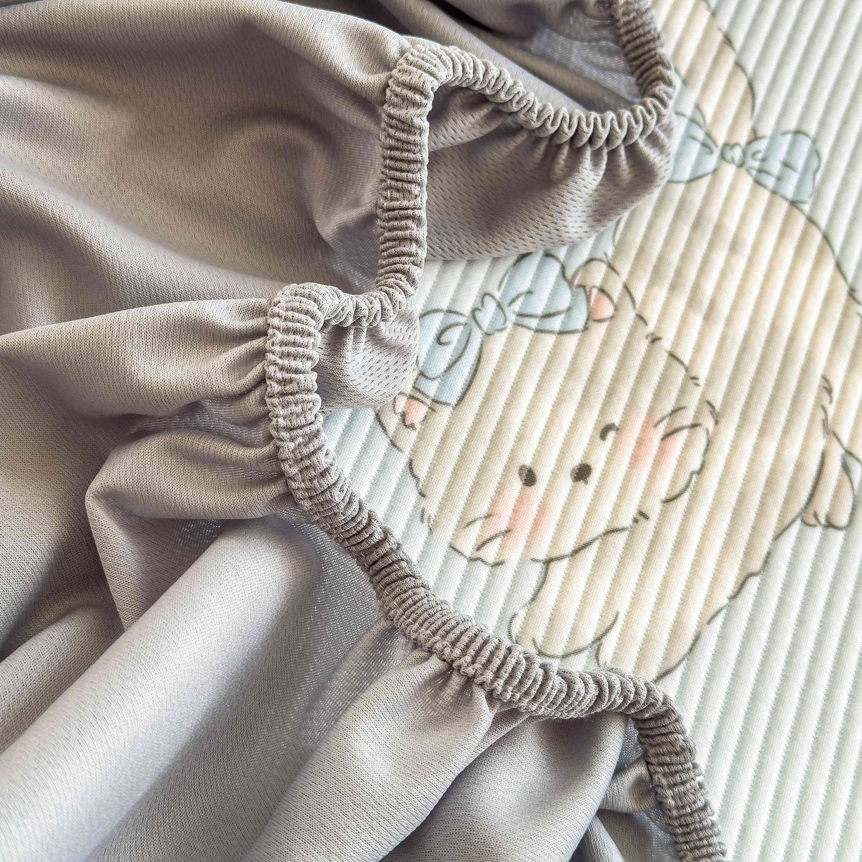 91家纺网 家纺一手货源 找家纺 孩子王家纺 2026春夏新款豆豆席卡通凉感值过0.21可机洗夏天学生宿舍单人空调软席凉席席子 小花猫 床笠款