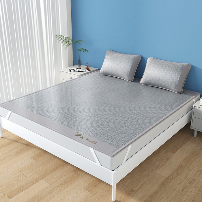 91家纺网 家纺一手货源 找家纺 步步高席业 2026新款艾草冰丝席饼干花凉席三件套 饼干花-灰色