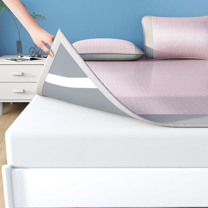 91家纺网 家纺一手货源 找家纺 步步高席业 2026新款艾草冰丝席饼干花凉席三件套 饼干花-粉色