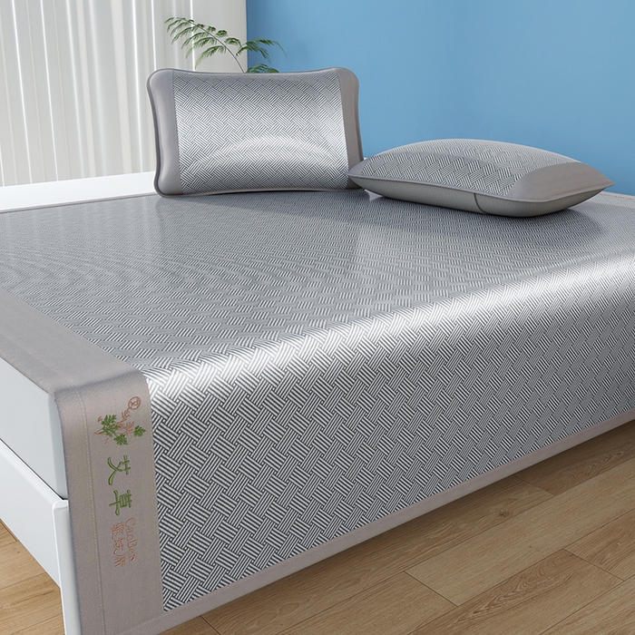 91家纺网 家纺一手货源 找家纺 步步高席业 2026新款艾草冰丝席饼干花凉席三件套 饼干花-灰色