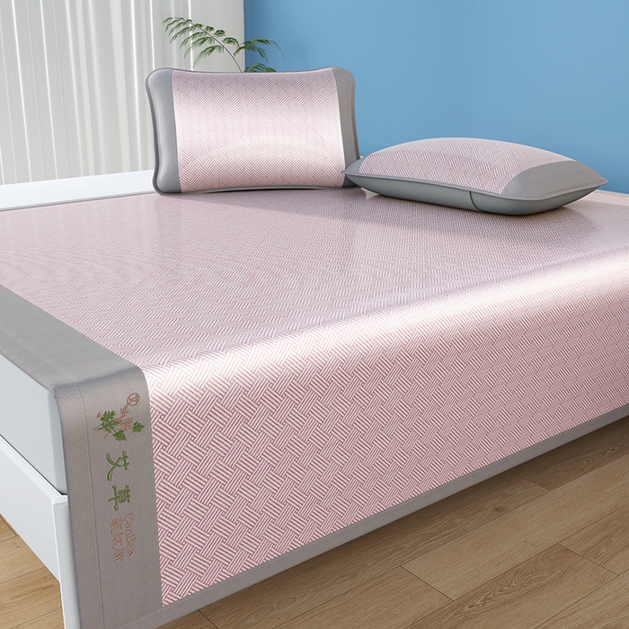 91家纺网 家纺一手货源 找家纺 步步高席业 2026新款艾草冰丝席饼干花凉席三件套 饼干花-粉色