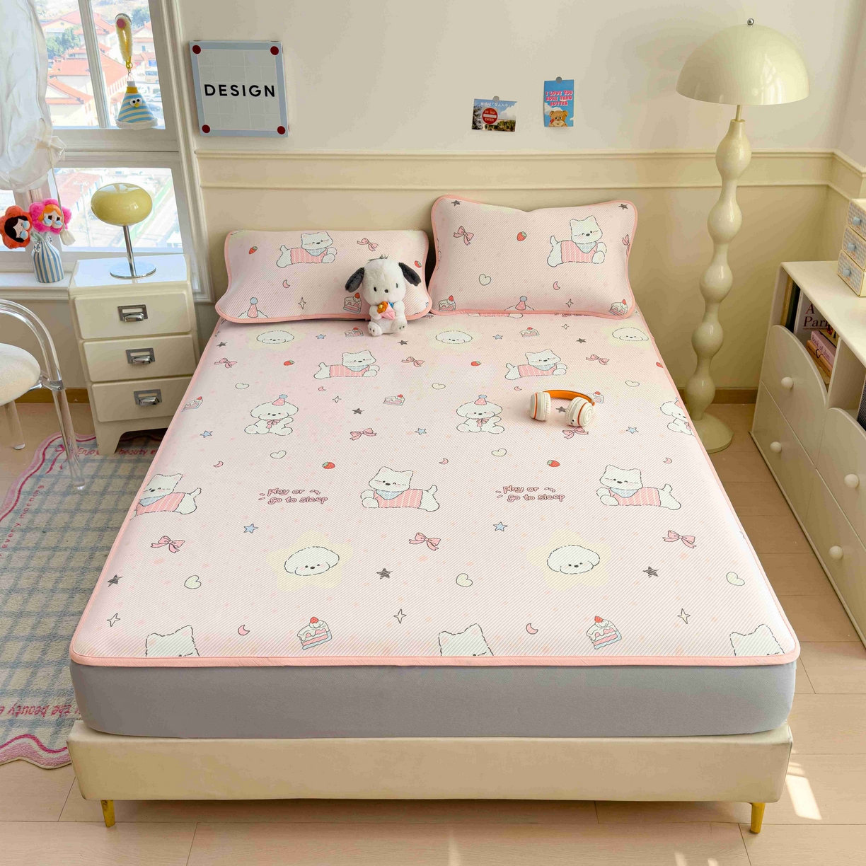 91家纺网 家纺一手货源 找家纺 孩子王家纺 2026春夏新款豆豆席卡通凉感值过0.21可机洗夏天学生宿舍单人空调软席凉席席子 心心蜜狗 床笠款