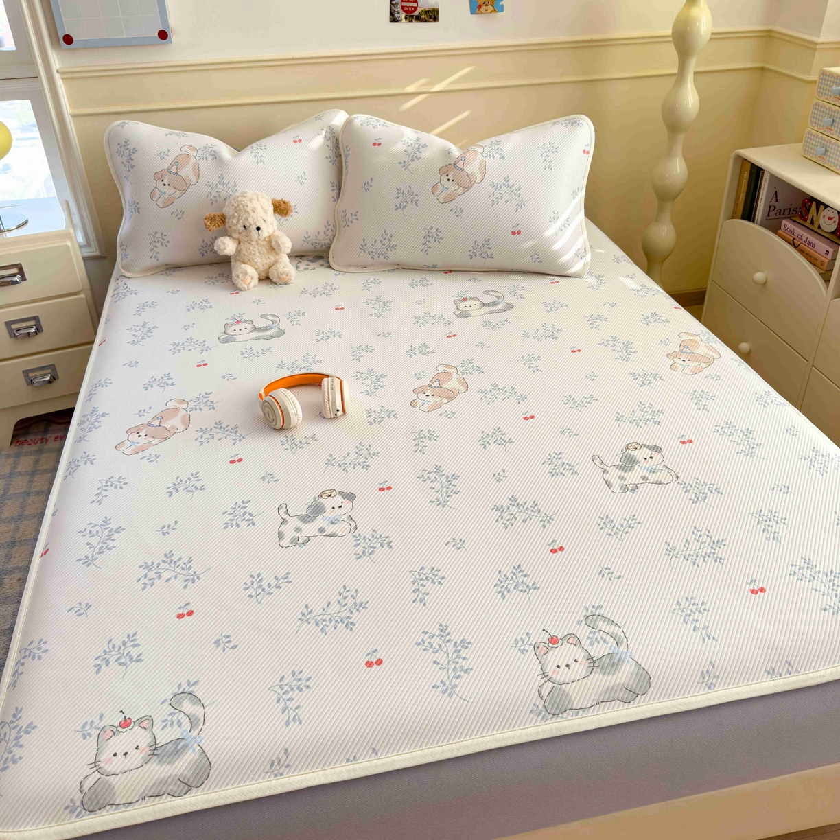 91家纺网 家纺一手货源 找家纺 孩子王家纺 2026春夏新款豆豆席卡通凉感值过0.21可机洗夏天学生宿舍单人空调软席凉席席子 樱桃泡泡狗 床笠款