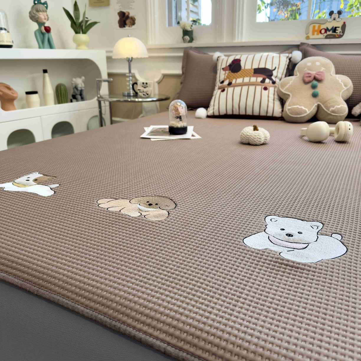 91家纺网 家纺一手货源 找家纺 孩子王家纺 2026春夏新款乙纶冰豆豆凉席凉感值过0.21冰丝席-华夫格绣花空调软席凉席席子 躺躺岛-咖 床笠款