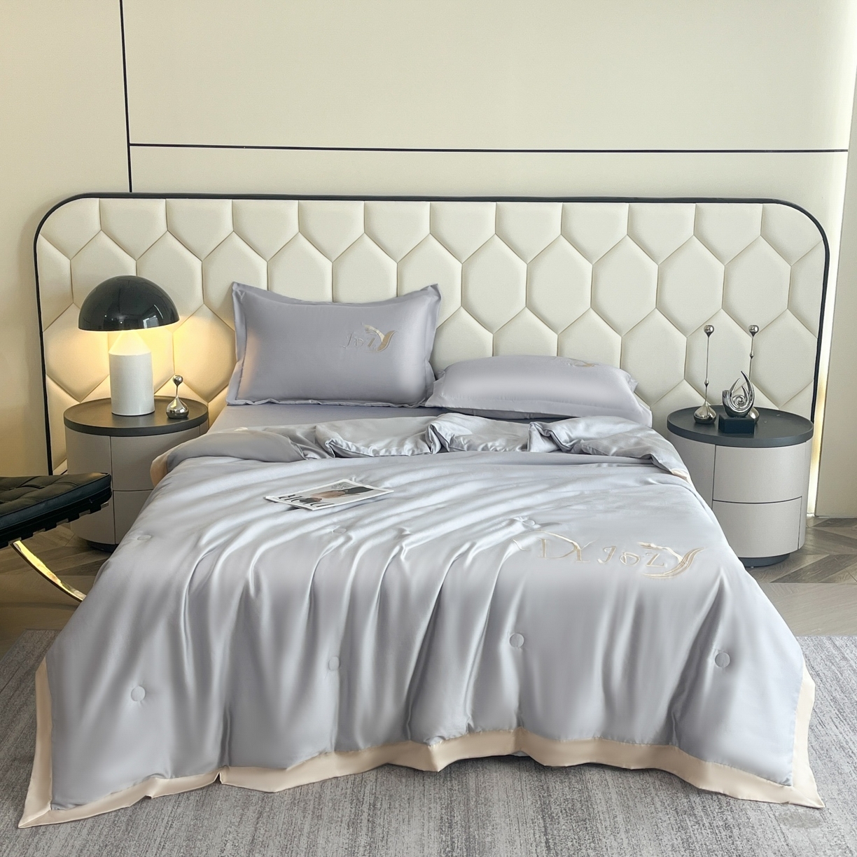 91家纺网 家纺一手货源 找家纺 蕾诺家纺 2026新款水洗真丝夏被纯色宽边夏被 水洗真丝-梦幻银