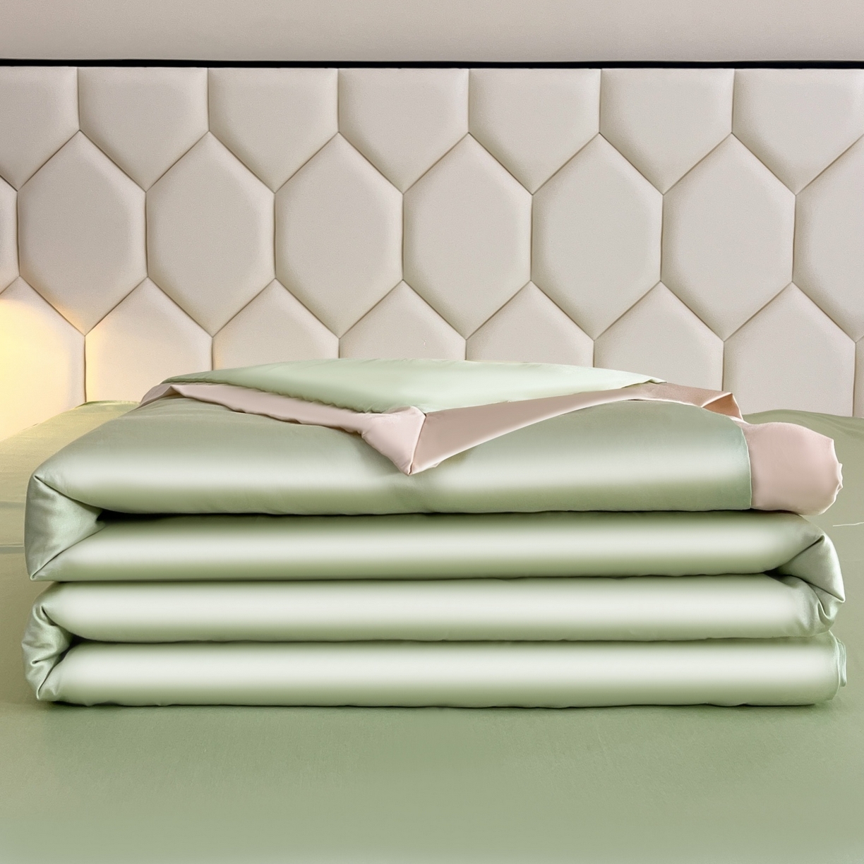 91家纺网 家纺一手货源 找家纺 蕾诺家纺 2026新款水洗真丝夏被纯色宽边夏被 水洗真丝-嫩芽绿